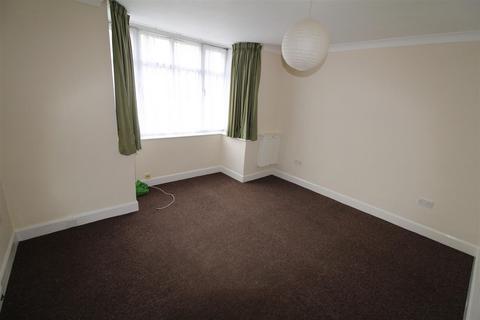 2 bedroom end of terrace house to rent, Skimpot Road, Luton