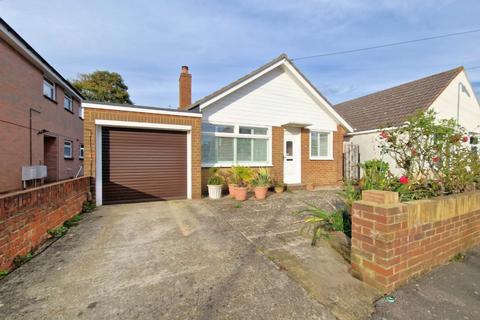 2 bedroom bungalow for sale, Gosport Road, Lee-on-the-Solent, Hampshire, PO13