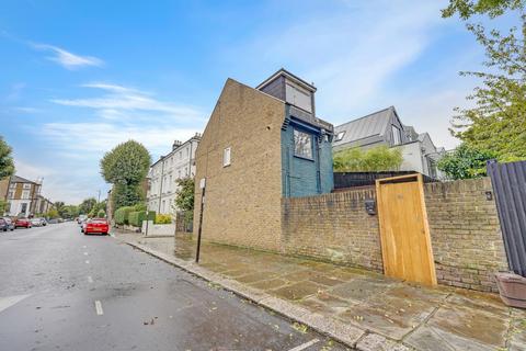 3 bedroom house to rent, Murray Mews, Camden, NW1