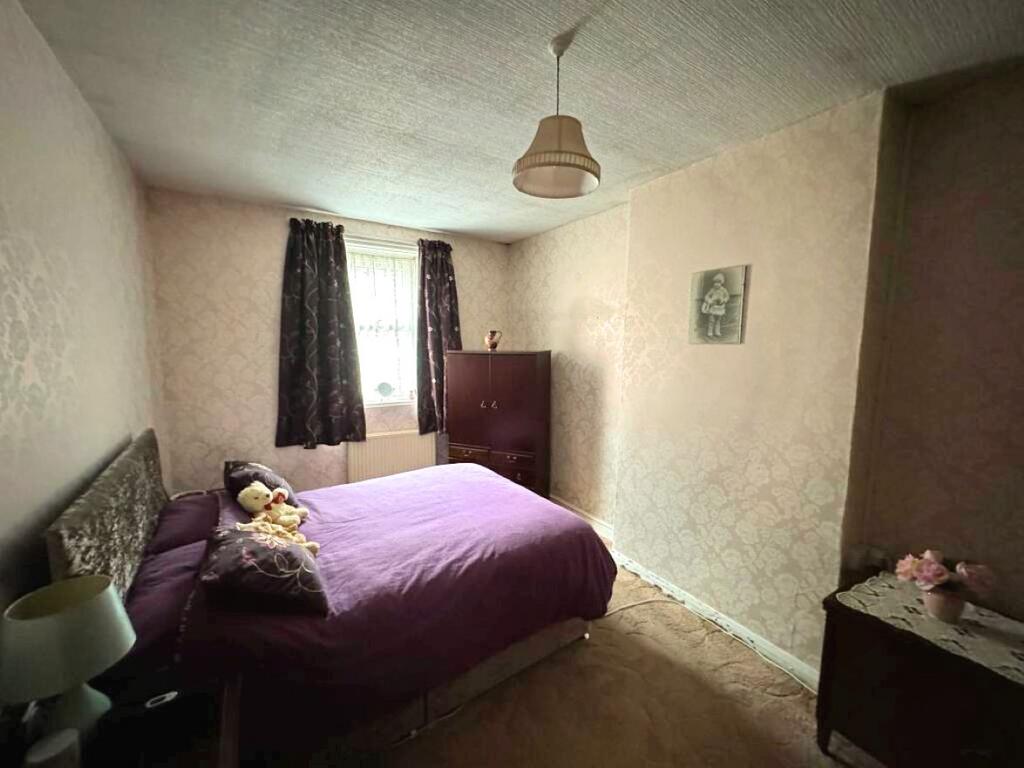 E.jpg