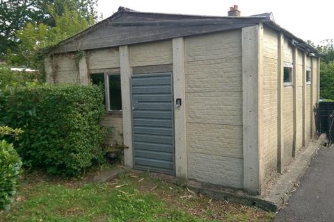 Garage to rent, Meadway, Haslemere, Surrey, GU27