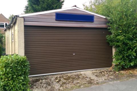 Garage to rent, Meadway, Haslemere, Surrey, GU27