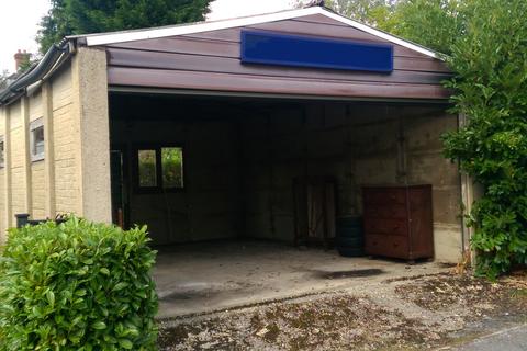 Garage to rent, Meadway, Haslemere, Surrey, GU27