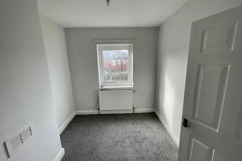 3 bedroom semi-detached house to rent, Denton View, Blaydon-on-Tyne NE21