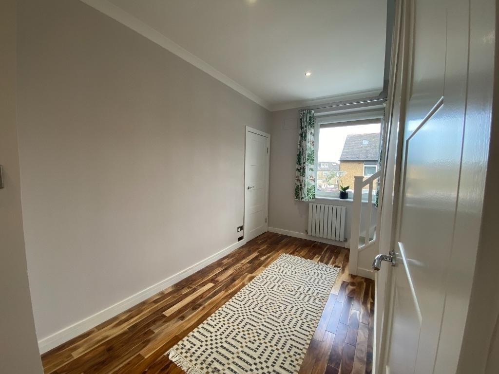 Crewe Crescent, Pilton, Edinburgh, EH5 3 bed flat to rent £1,600 pcm