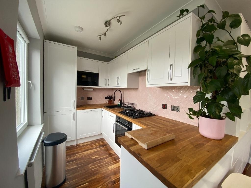 Crewe Crescent, Pilton, Edinburgh, EH5 3 bed flat to rent £1,600 pcm