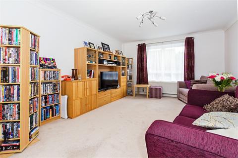 3 bedroom end of terrace house to rent, Holmlea Walk, Datchet SL3