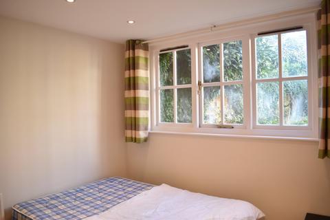 1 bedroom apartment to rent, Kingston Road, Walton Manor