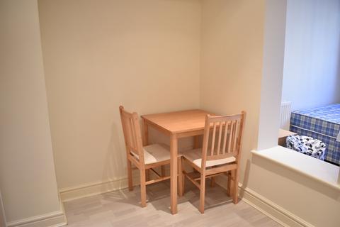 1 bedroom apartment to rent, Kingston Road, Walton Manor