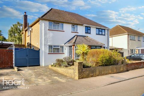 3 bedroom semi-detached house for sale, Queenswood Crescent, Watford