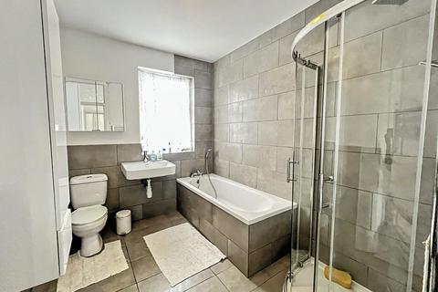 4 bedroom semi-detached house to rent, Church Street, Edmonton