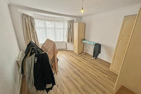 4 bedroom semi-detached house to rent, Church Street, Edmonton
