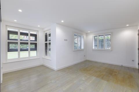 3 bedroom detached house to rent, Neile House, 4 Montaigne Close, London