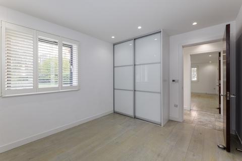 3 bedroom detached house to rent, Neile House, 4 Montaigne Close, London