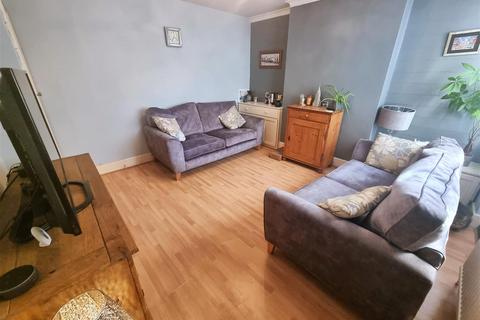 3 bedroom end of terrace house for sale, Lowestoft Road, Gorleston