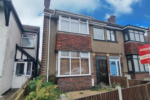 3 bedroom end of terrace house for sale, Lowestoft Road, Gorleston