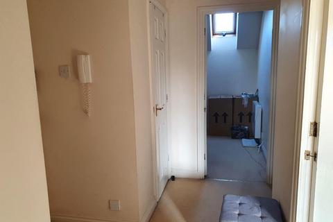 2 bedroom flat to rent, Harbury Court, Newbury