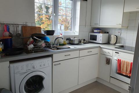 2 bedroom flat to rent, Harbury Court, Newbury