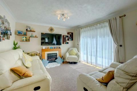 3 bedroom detached house to rent, Belton Drive, Nottingham, Nottinghamshire, NG2