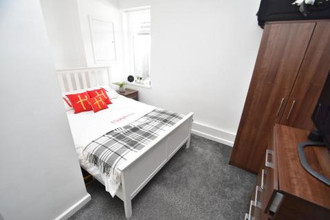 2 bedroom flat to rent, Marshall Terrace - DH1