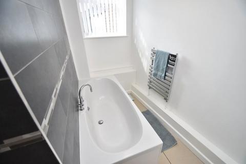 2 bedroom flat to rent, Marshall Terrace - DH1