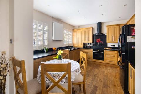 3 bedroom end of terrace house for sale, Mapledene Road, London Fields, London, E8