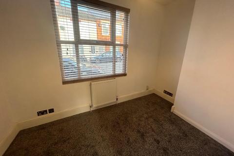 2 bedroom terraced house to rent, Baker Street, Semilong, Northampton NN2