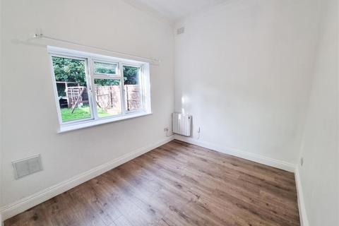 2 bedroom flat to rent, Oakfield Road, Croydon