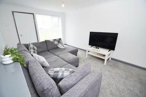 2 bedroom flat to rent, Prebends Field - DH1