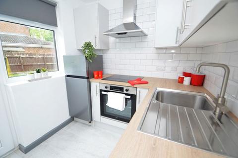 2 bedroom flat to rent, Prebends Field - DH1