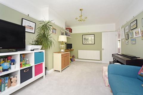69 Sunnymede Avenue, Epsom, KT19 9TH