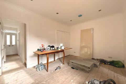 3 bedroom terraced house to rent, Moffat Road, Thornton Heath, Surrey, CR7