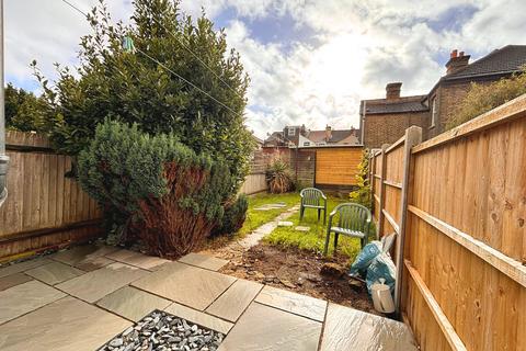 3 bedroom terraced house to rent, Moffat Road, Thornton Heath, Surrey, CR7