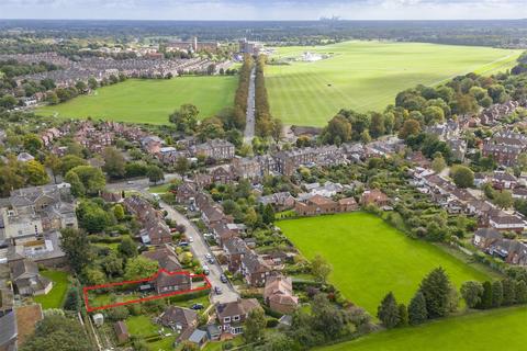 4 bedroom detached house for sale, St. Aubyns Place, York YO24