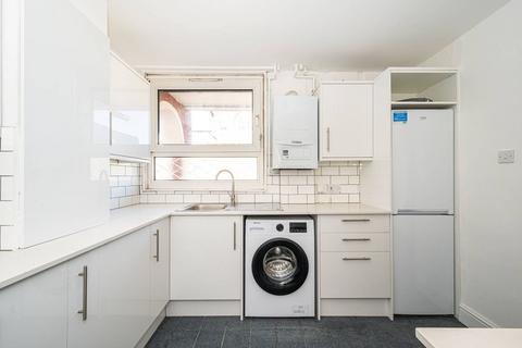 3 bedroom flat to rent, Tottenham Road, Islington, London, N1