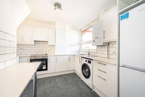 3 bedroom flat to rent, Tottenham Road, Islington, London, N1