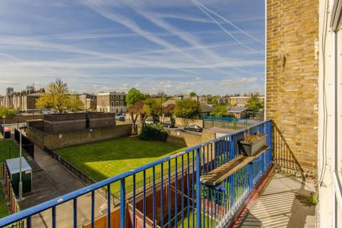 3 bedroom flat to rent, Tottenham Road, Islington, London, N1