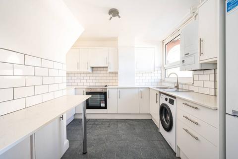 3 bedroom flat to rent, Tottenham Road, Islington, London, N1