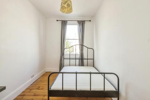 5 bedroom flat to rent, Paulet Road London SE5