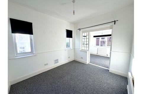 2 bedroom apartment to rent, The Drive, Westcliff-on-Sea, SS0