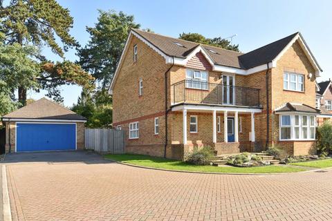 5 bedroom detached house to rent, Quarry Gardens, Leatherhead, KT22