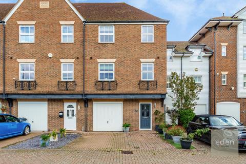 4 bedroom townhouse for sale, Medway Court, Aylesford, ME20