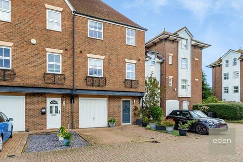 4 bedroom townhouse for sale, Medway Court, Aylesford, ME20