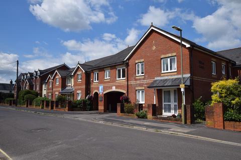 1 bedroom retirement property for sale, Willow Court, Ackender Road, Alton, Hampshire, GU34