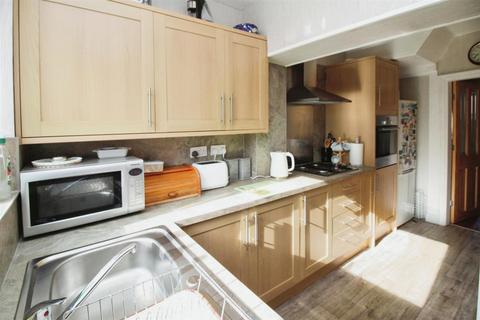 10 Leafield Way, Bradford, BD2 3RY