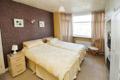 10 Leafield Way, Bradford, BD2 3RY