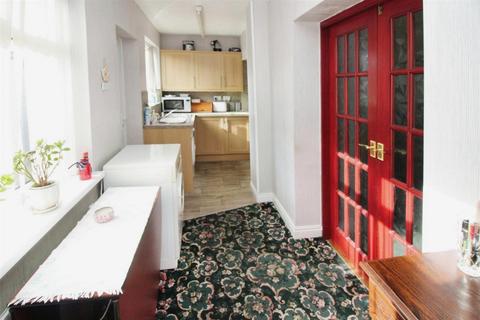 10 Leafield Way, Bradford, BD2 3RY