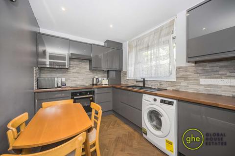 3 bedroom flat to rent, Canterbury Crescent, Brixton, London