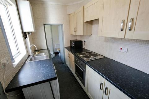 2 bedroom house to rent, Lottie Road, Birmingham B29