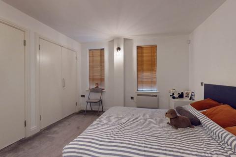 1b Harvard Road, Isleworth, TW7 4PA